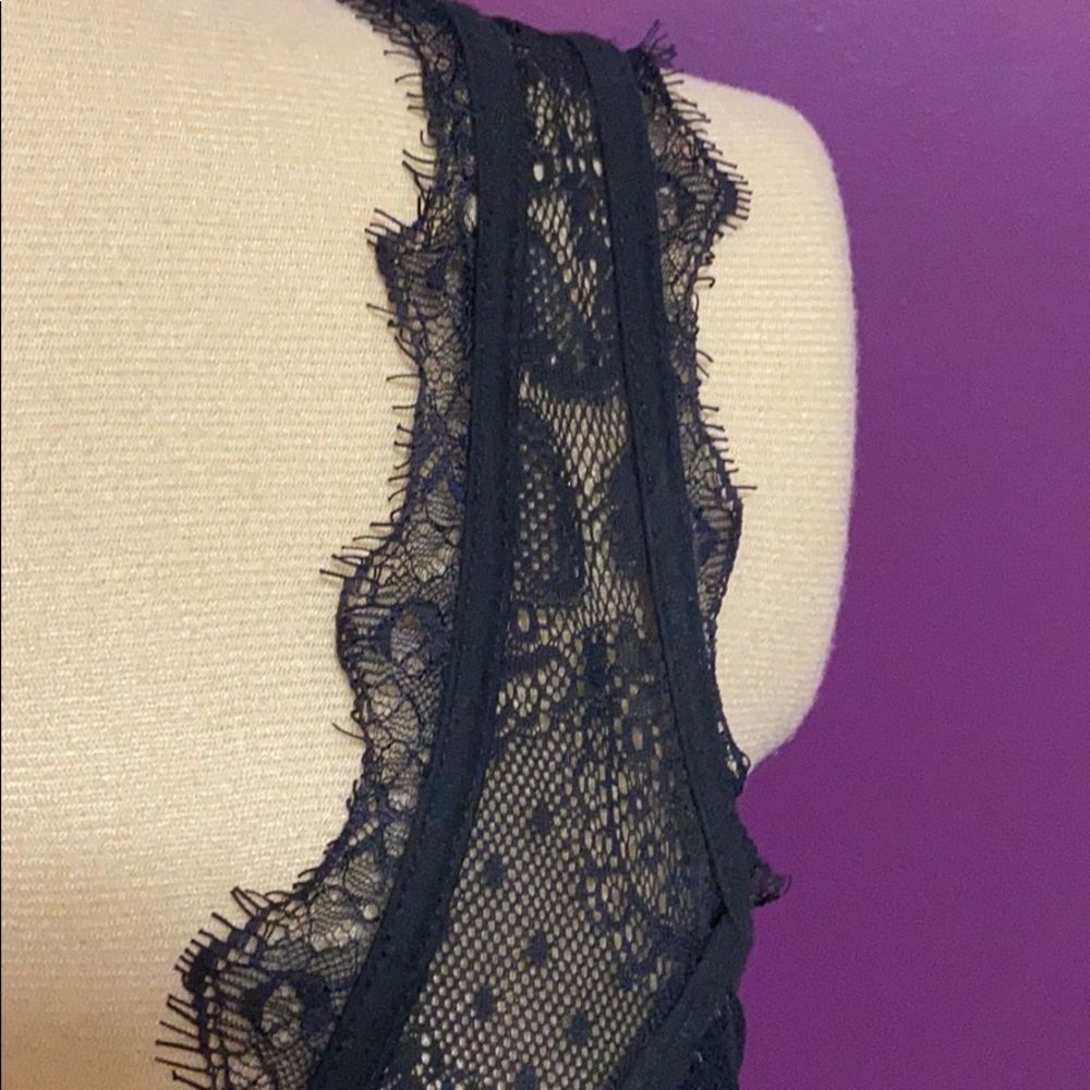 Bebe form-fitted lace, sex appeal+entrancement 💋 - Picture 4 of 8